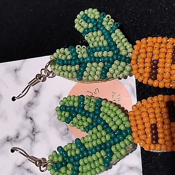 Easter beaded Earrings hypoallergenic carrots green & orange 3 x 3/4 inches - Picture 5 of 5